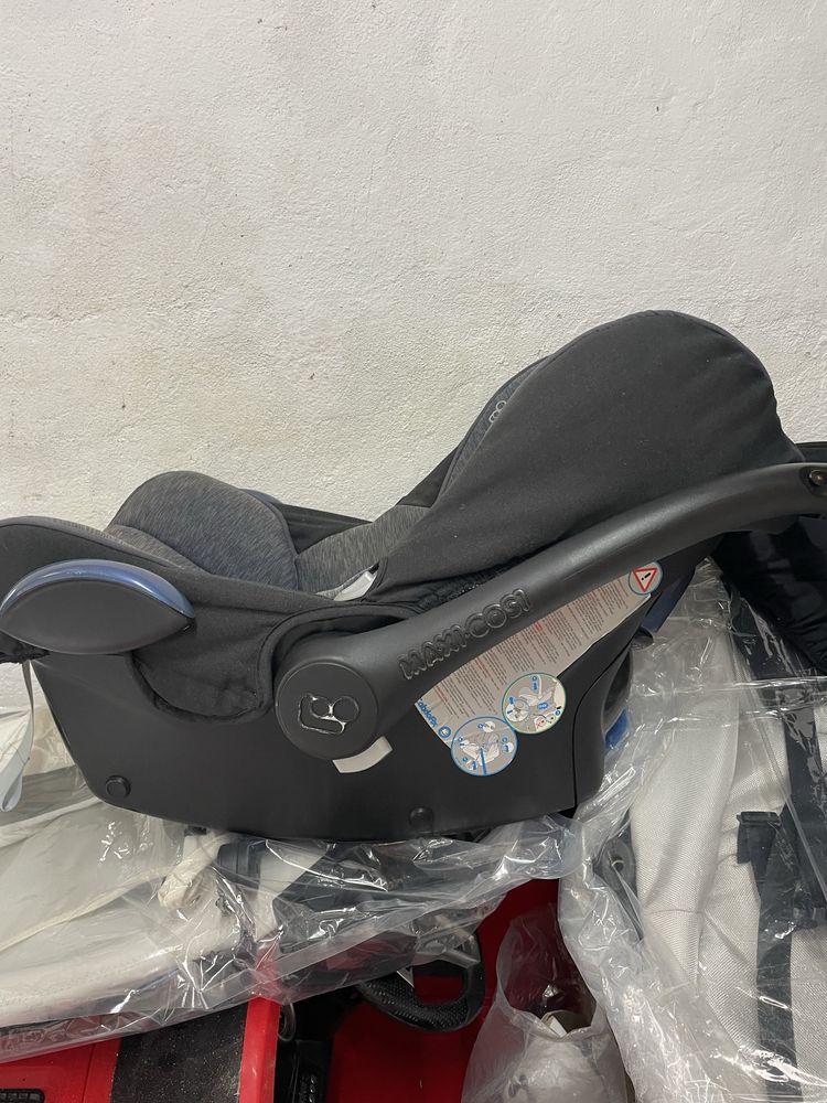 Carrinho e babycock bebé