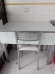 Mesa de cozinha com 2 cadeiras como novas