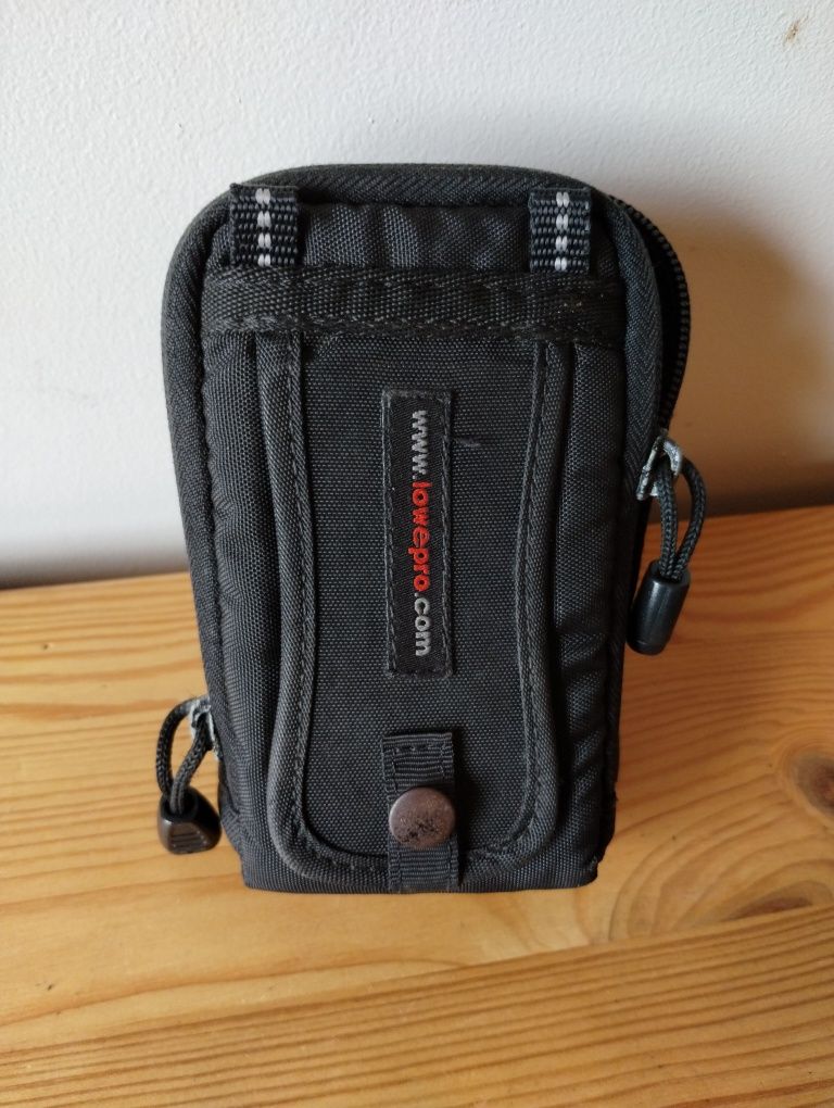 Estojo máquina fotográfica Lowepro Rezo 50