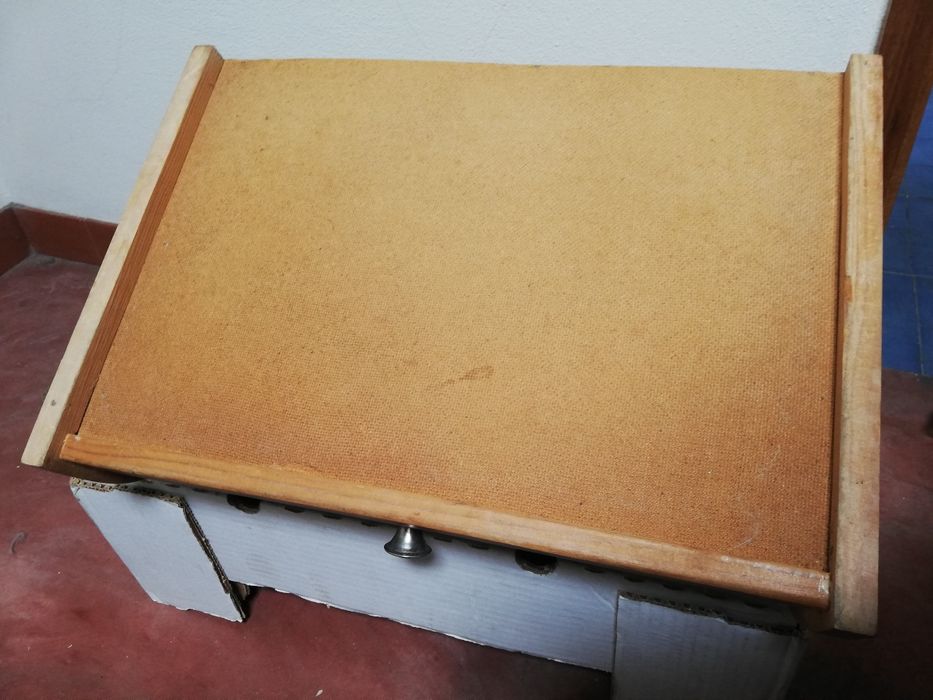 Caixa de pão em madeira