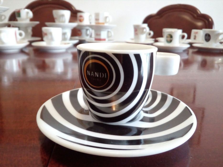 57 Chávenas de Café + Pires