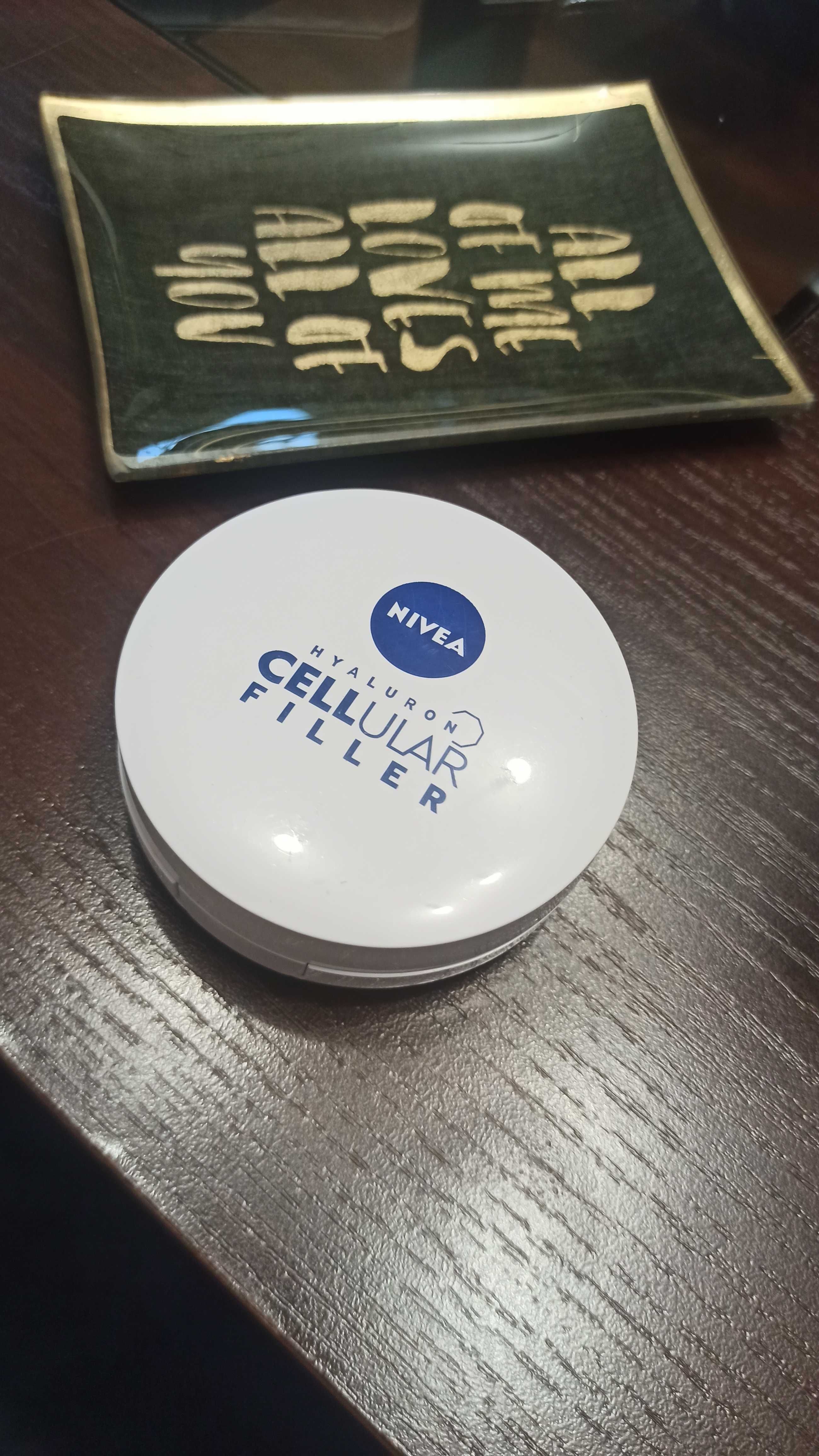 Krem podkład Nivea Cellular z kwasem hialuronowym kolor light - jasny