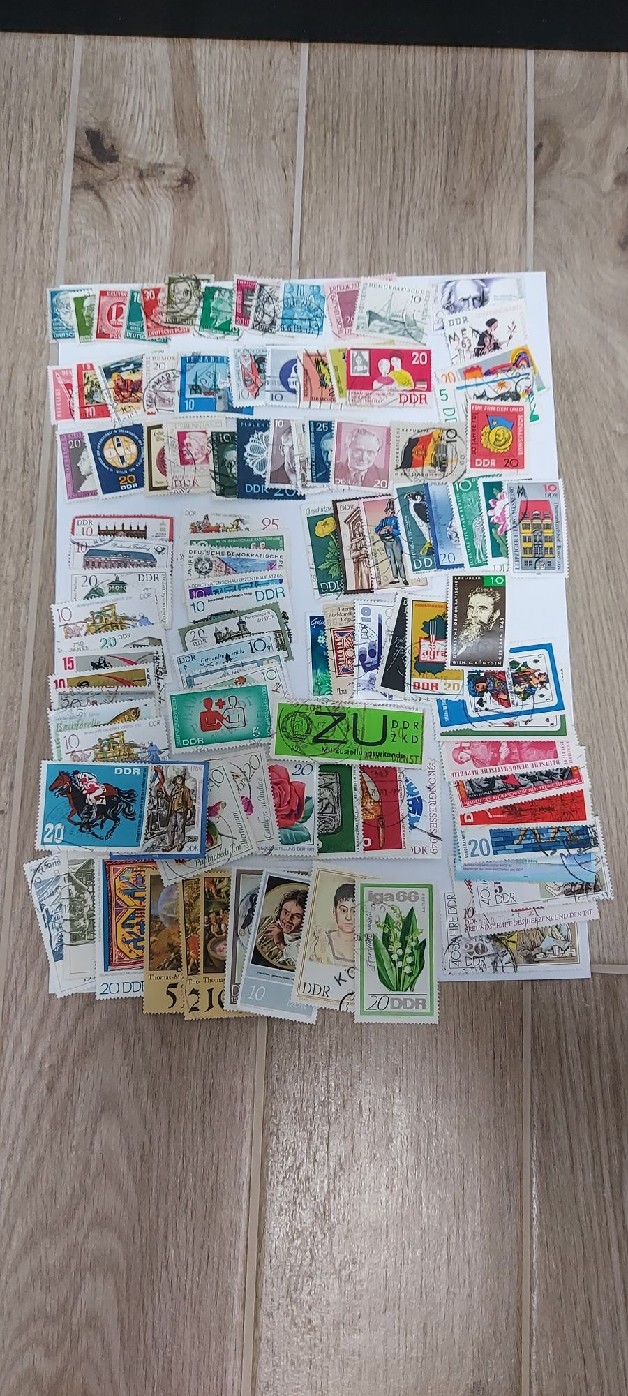 DDR - znaczki z pieczątkami od starych po nowe - 100 szt. - Zestaw 11