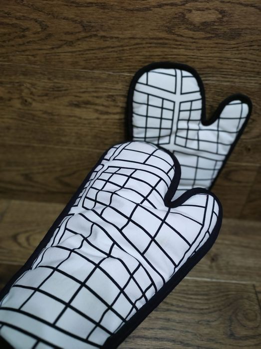 Термостійка рукавиця для захисту рук від високих температур.