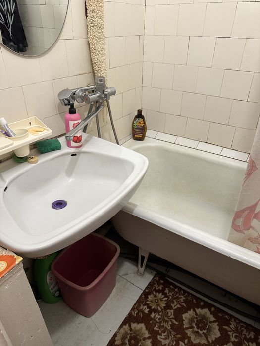 Оренда окремої кімнати для дівчини на Замості, Петроцентр. Варшавська