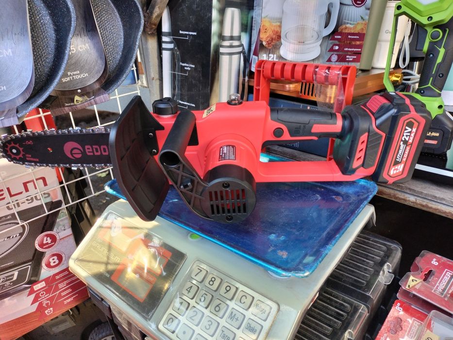 Аккумуляторная пила Edon 21Вт/2шины и цепи 25/30 см./2шт аккум. Makita