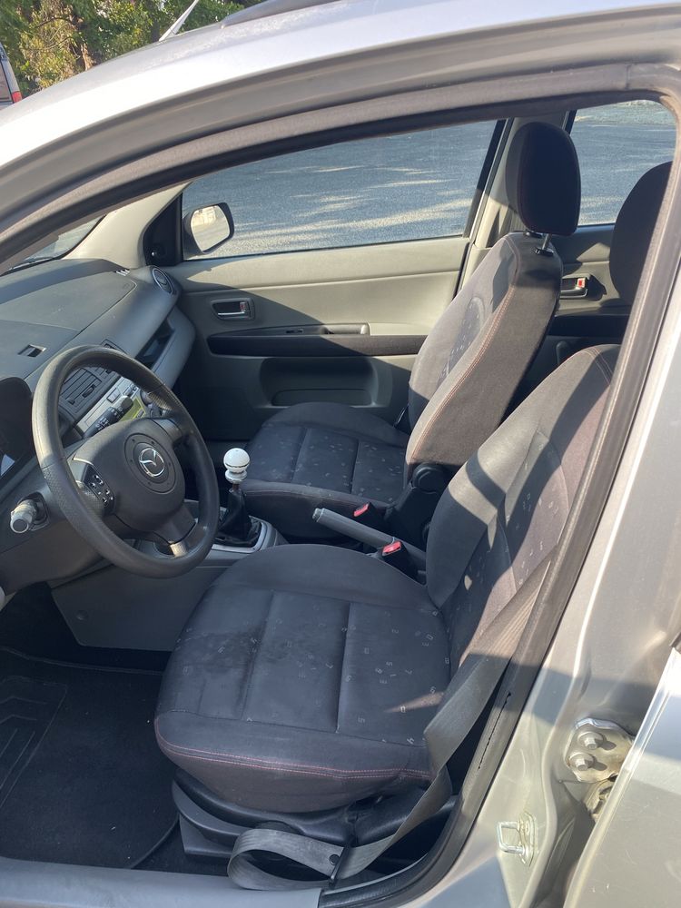 Mazda 2  5 portas