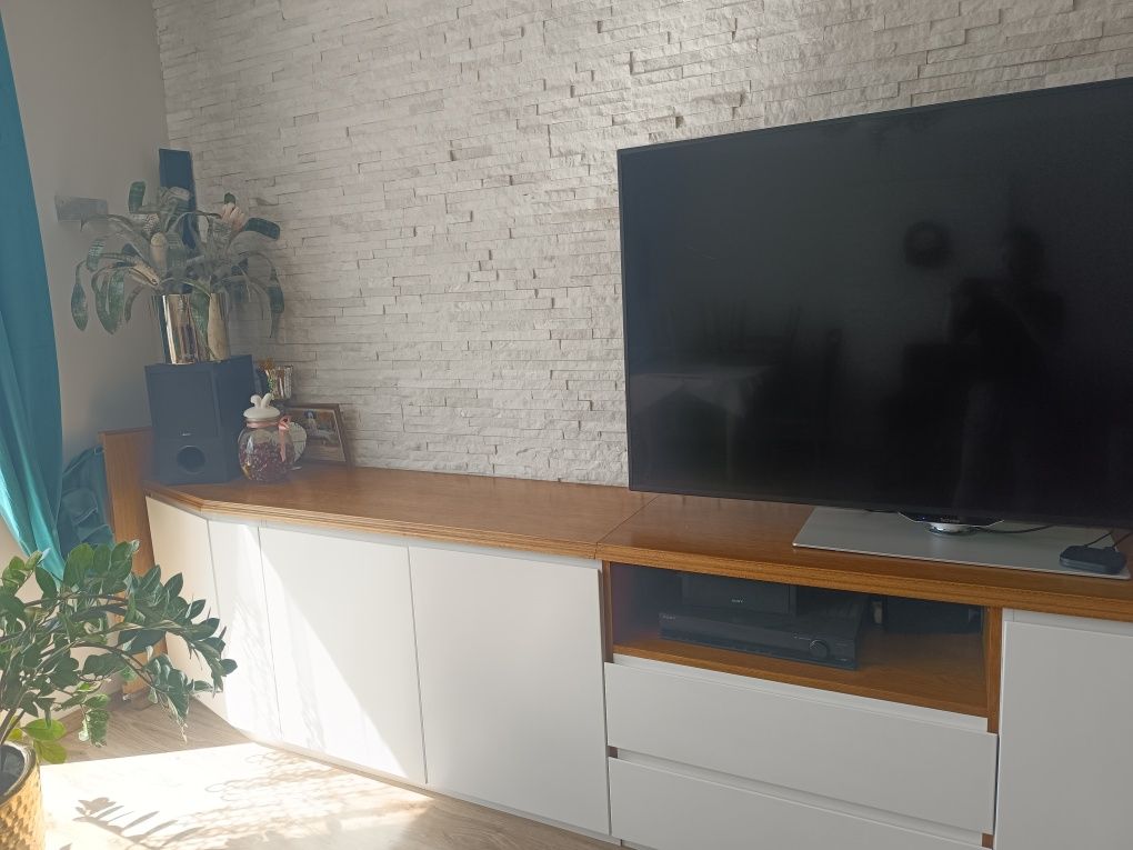 Biała komoda do salonu/ szafka/ medel salonowy