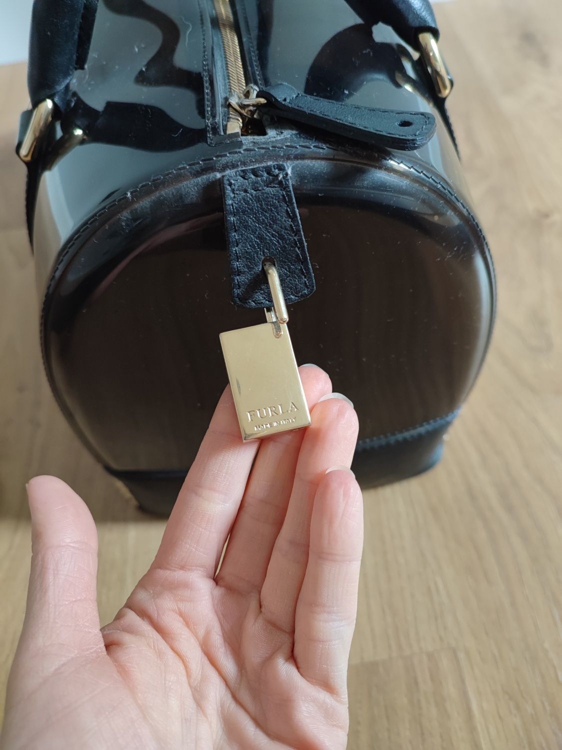 Sprzedam czarną torebkę Furla Candy