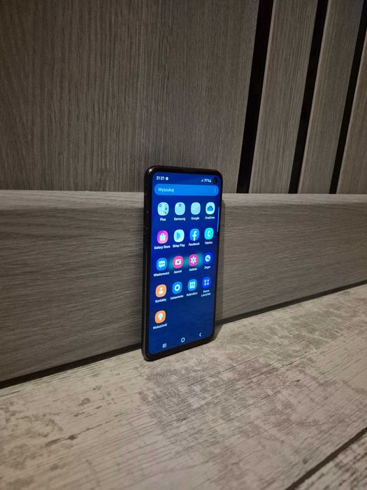 Продам Samsung s10 6/128