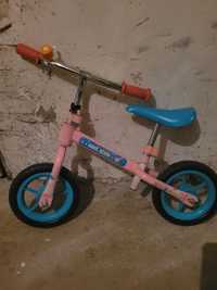 Rowerek biegowy dla małego dziecka
