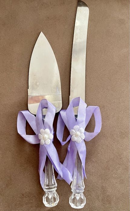 Весільні аксесуари, подушка для обручок, ніж та лопатка для торта