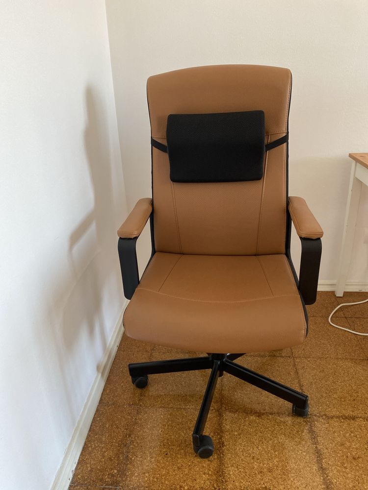 Cadeira de escritório castanha