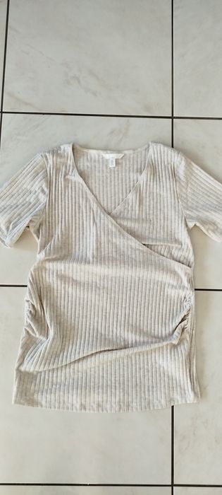Bluzka prążek z dekoltem