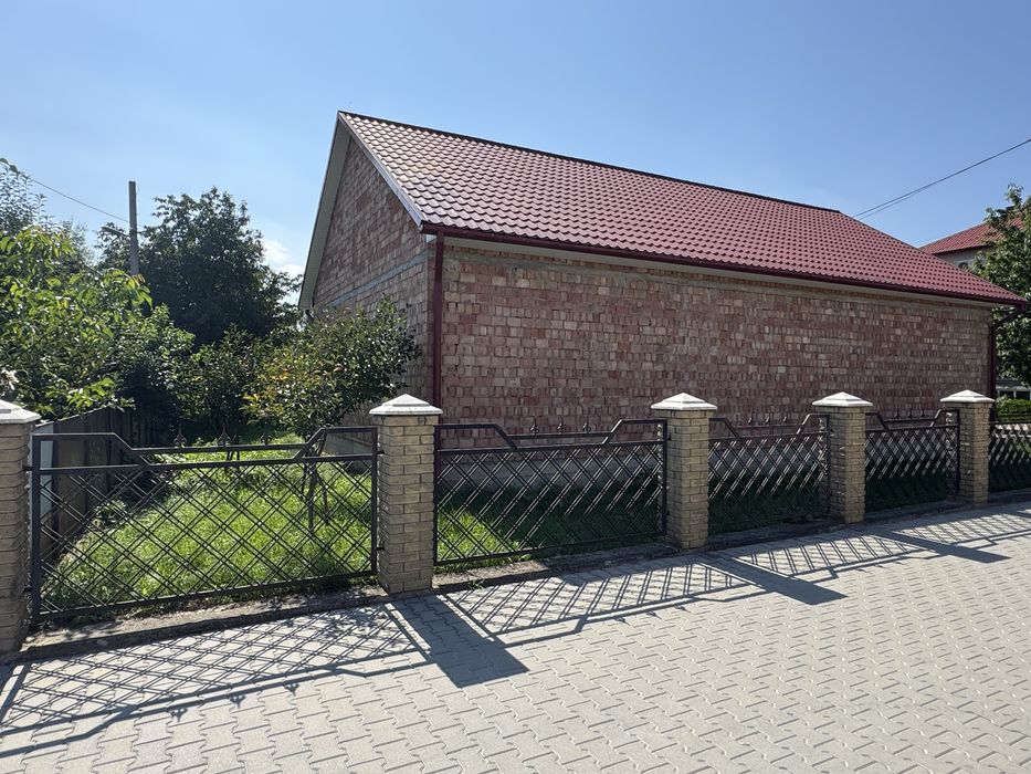 Земельна ділянка, 0.10 га, з будівлею 140 м. кв.