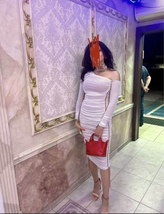 Сукня міді на одне плече