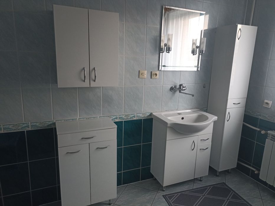 Komplet szafek łazienkowych