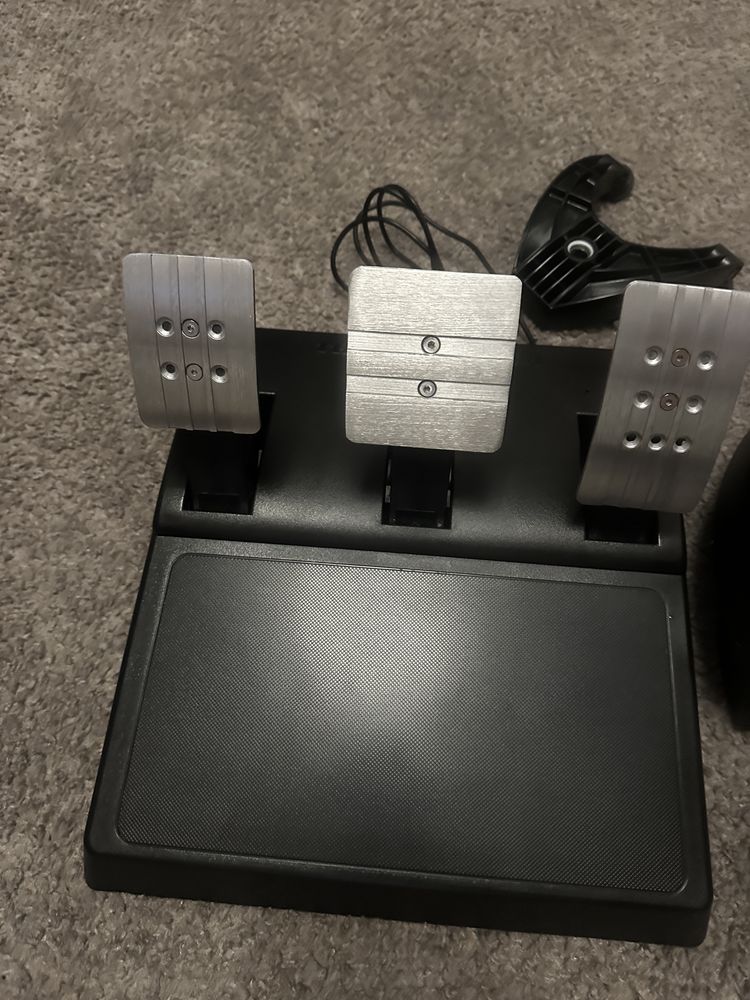 Thrustmaster T300RS GT + obrecz f1 Thrustmaste + stojak na obrecz