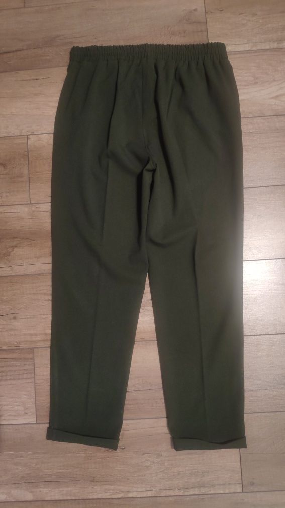 Spodnie chino mom fit z elastyczną talią Stradivarius 38 40 butelkowa