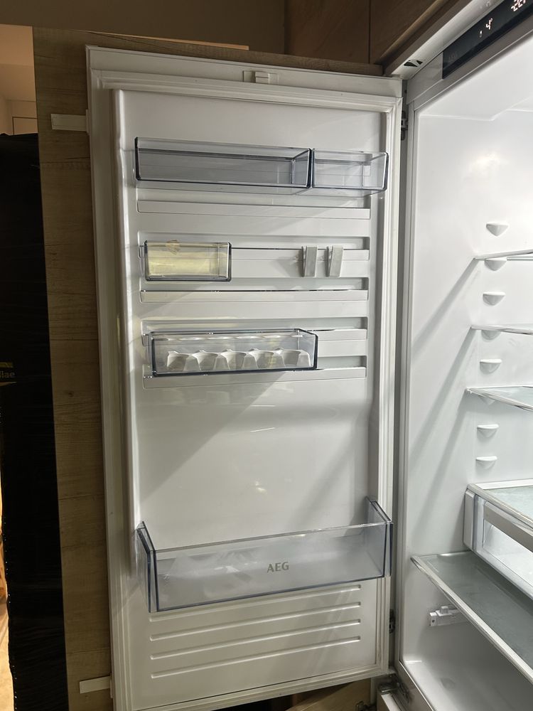 Części do lodówki AEG model SCE81926TS