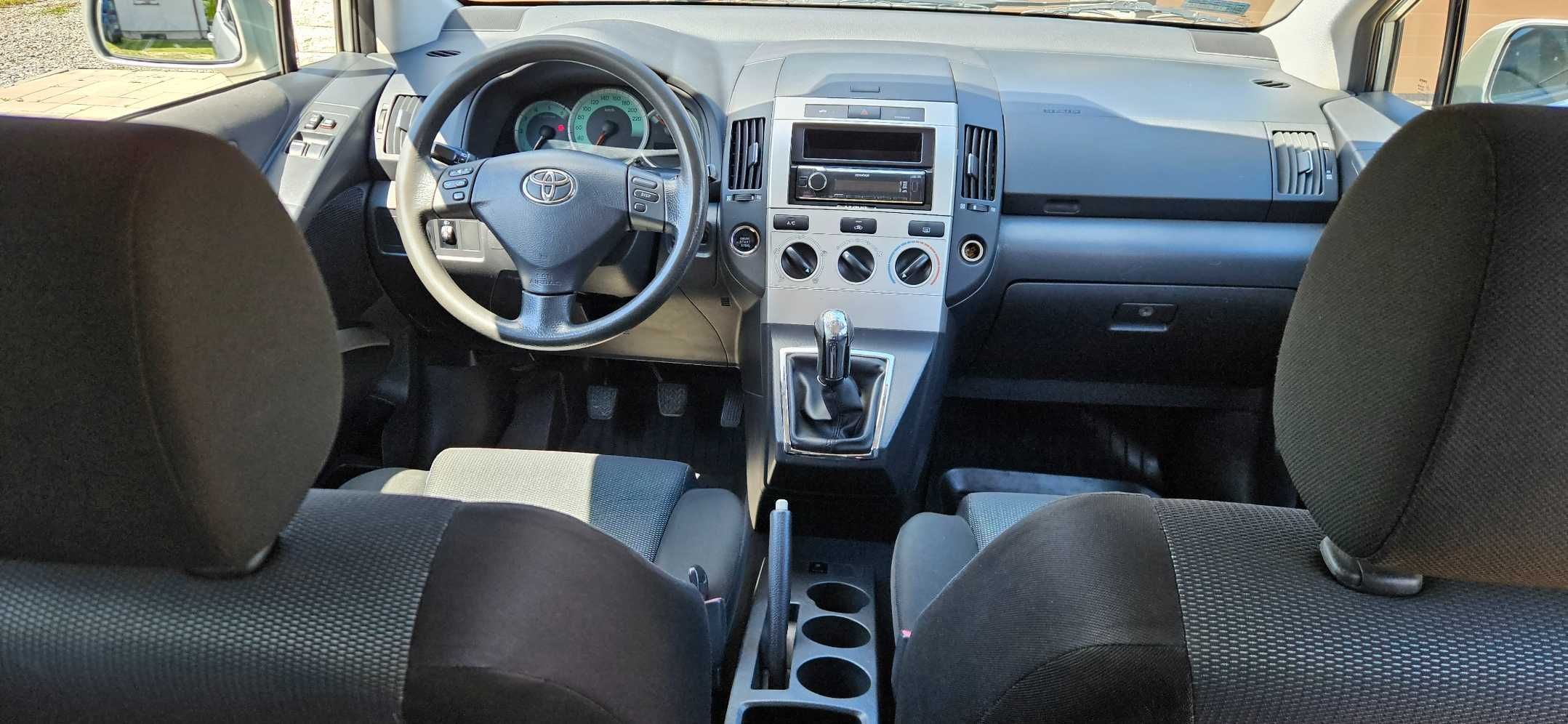 Toyota Corolla Verso 2.0 D4D 116KM 2004r