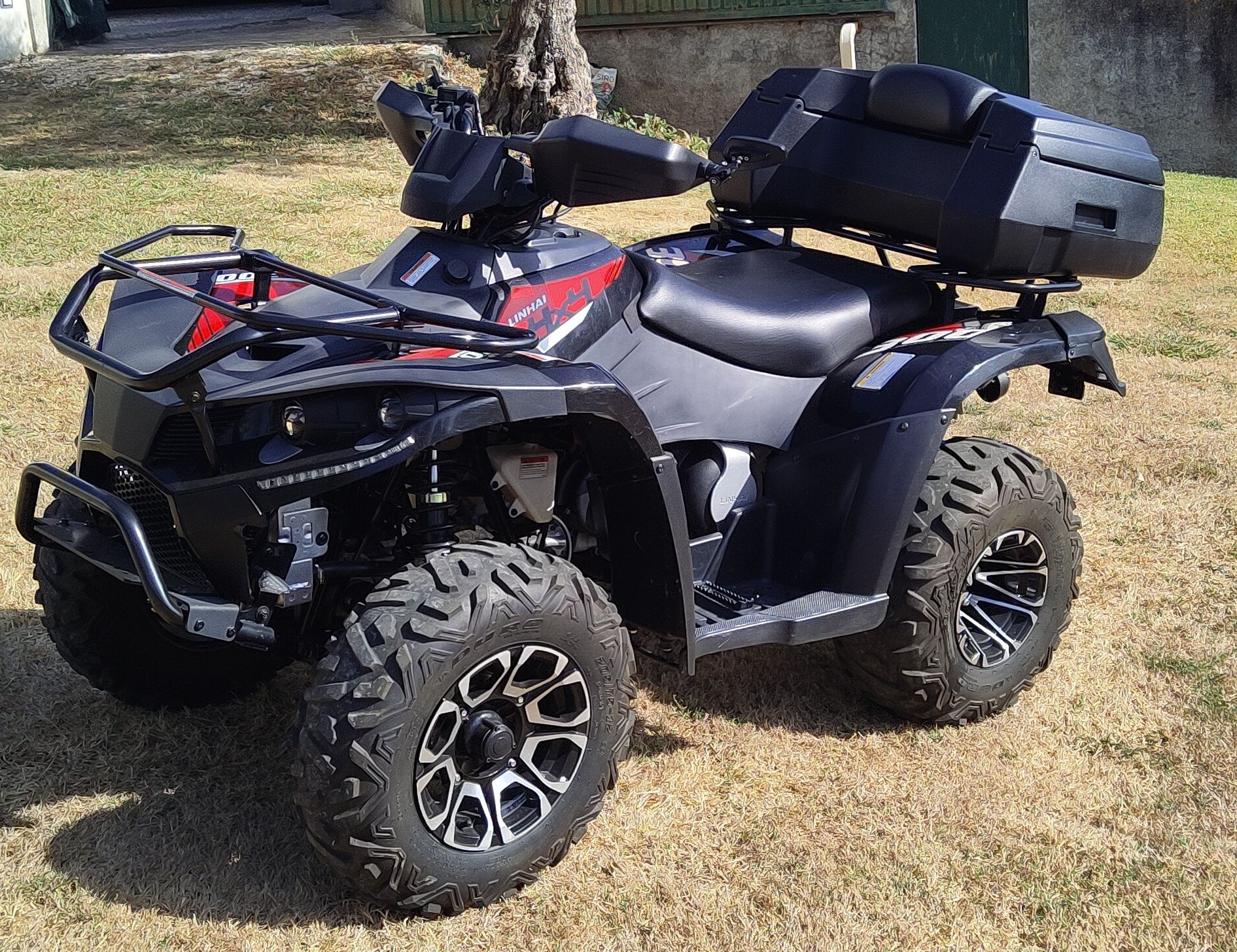 Moto 4 - LINHAI LH300 4X4 c/  top case shad e reboque