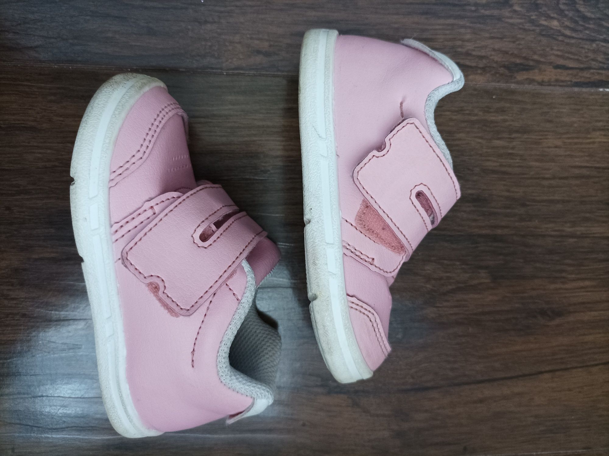 Różowe adidaski dziecięce Decathlon rozmiar 22 pudrowy róż