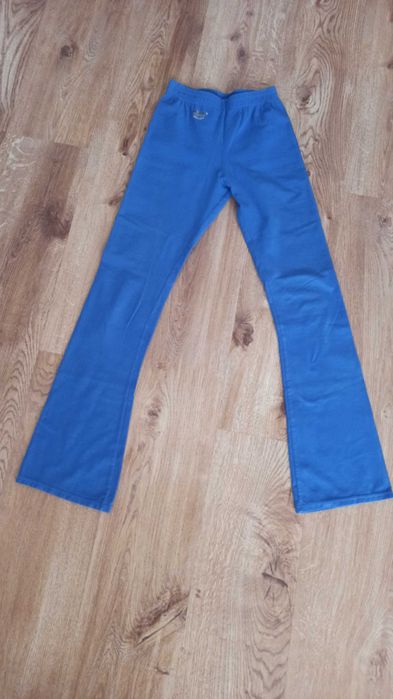 Legginsy fitness z rozszerzanymi nogawkami