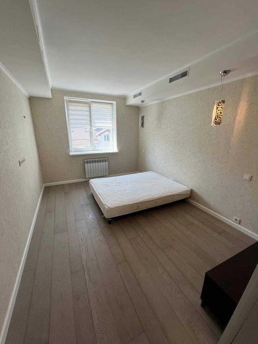 Продам 2-рівневу 2-кімнатну квартиру 90 м² з дизайнерским ремонтом