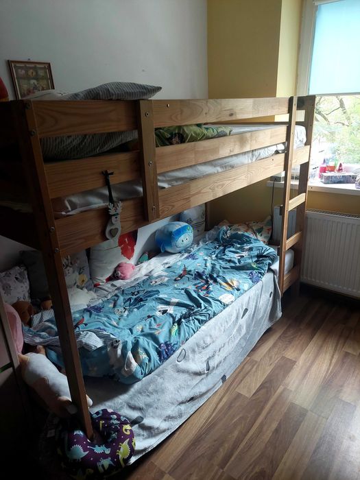 Sprzedam łóżko piętrowe z ikea z wygodnymi materacami