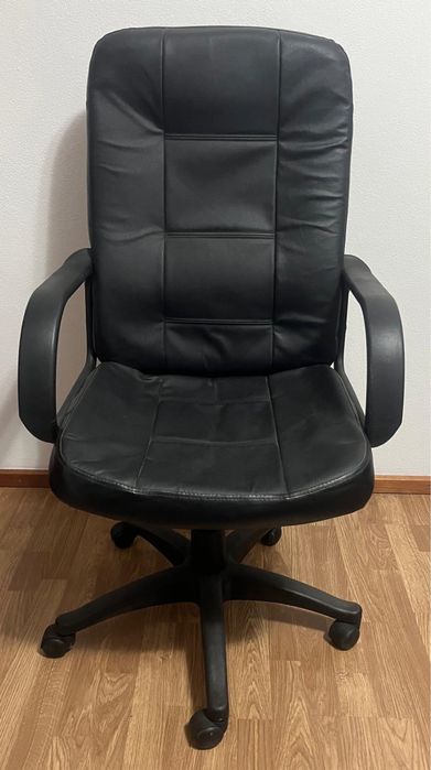 Cadeira de executivo em pele sintética