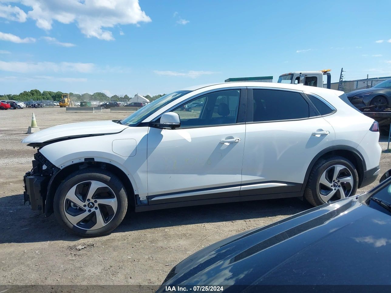 Vinfast VF8 автозапчастини розборка