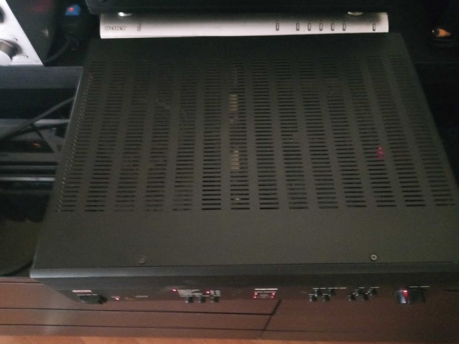 Pré-mplificador /processador Adcom GSP-560