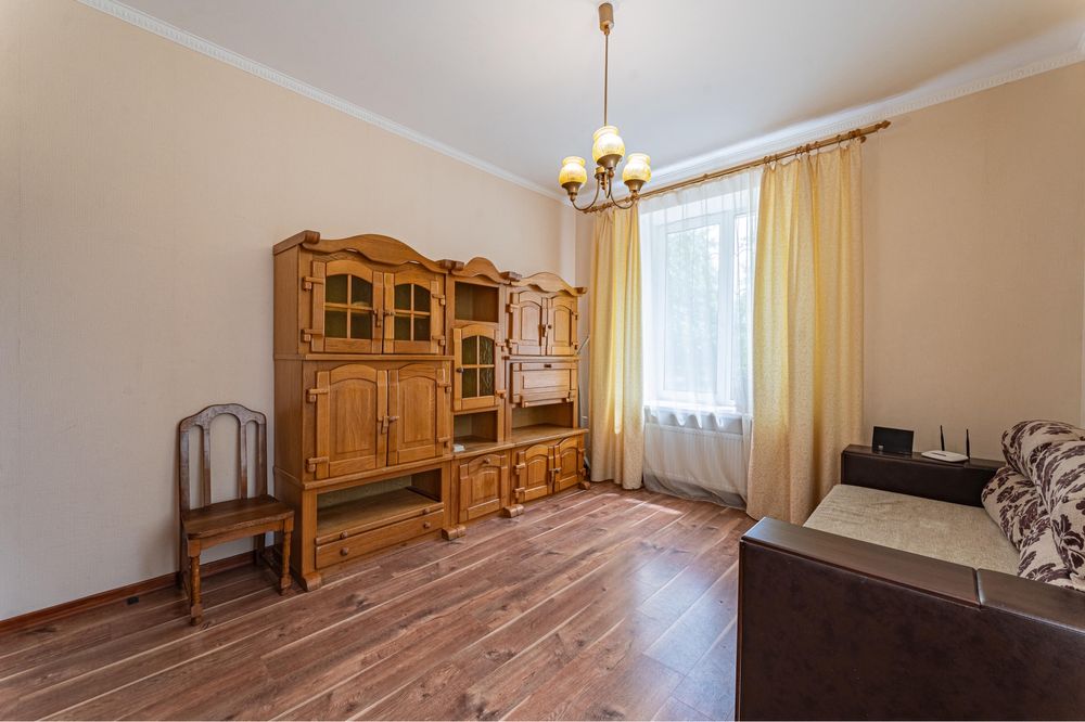 Продам 3к квартиру ст. метро Дарниця вул. Краківська 5. 1-ий поверх