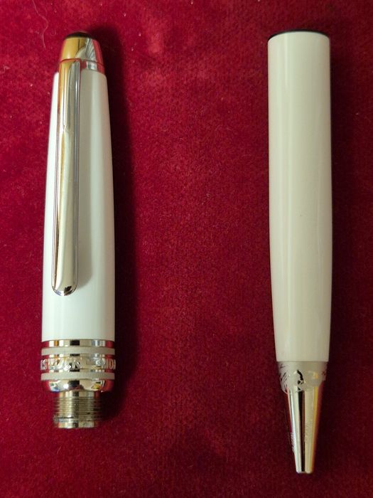 Montblanc Meisterstuck tribute to the Mont Blanc.