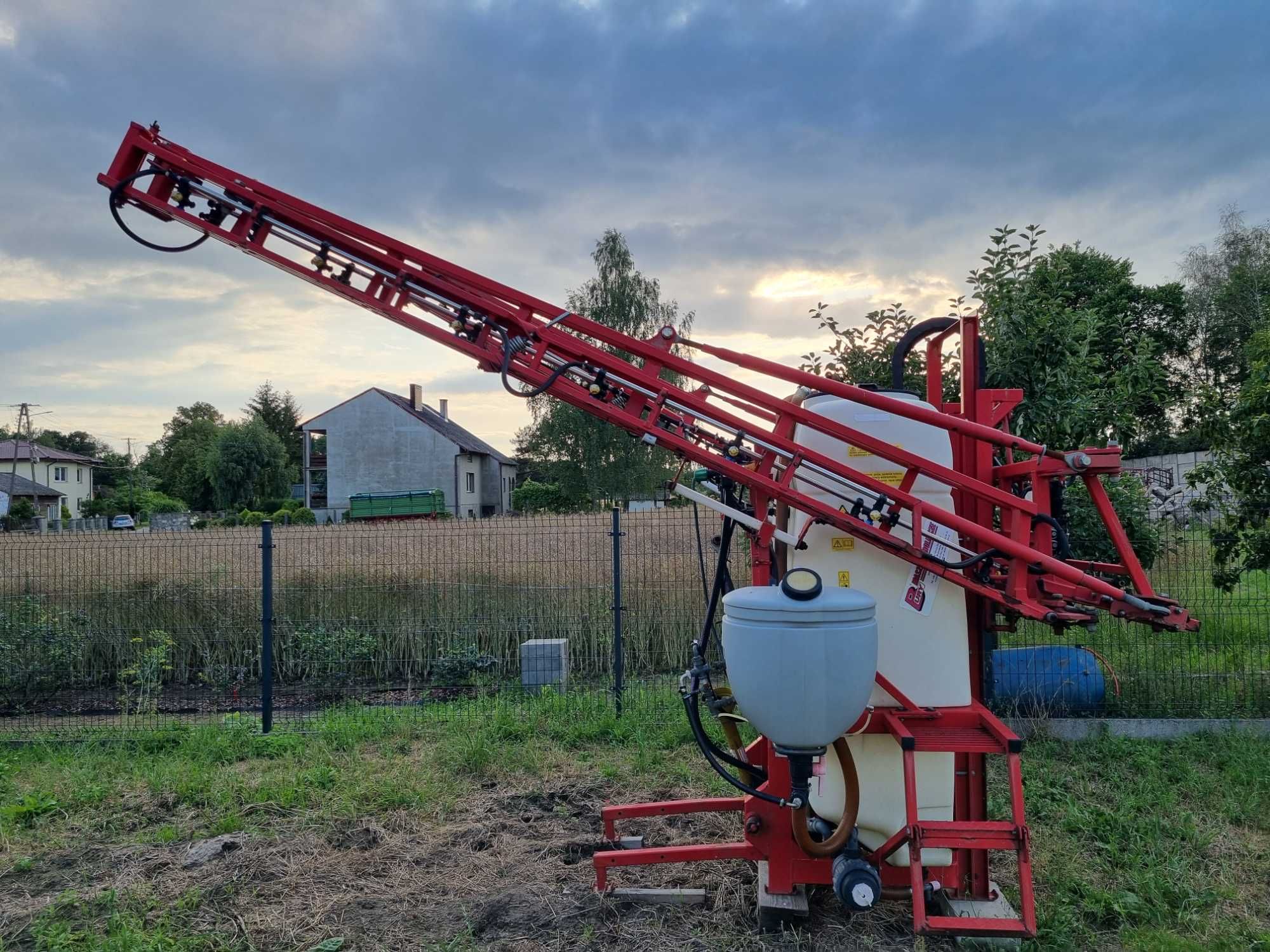 Opryskiwacz polowy zawieszany Bury Perkoz 1200 l 15 m ARAG komp BRAVO