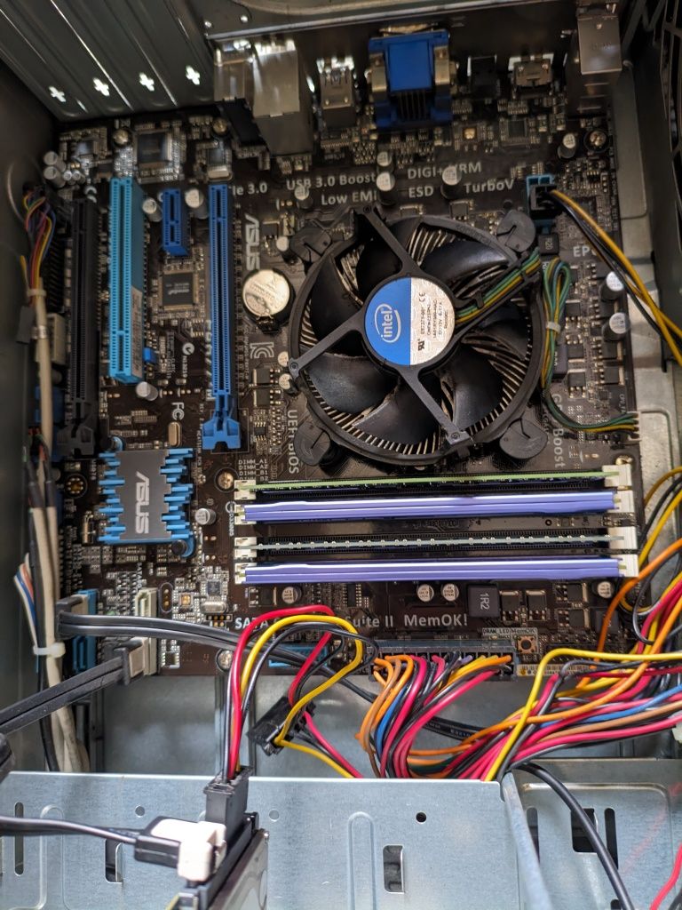 PC i7-3770 + 12GB DDR3 + SSD 240GB + HDD 1TB + Monitor + Teclado Rato