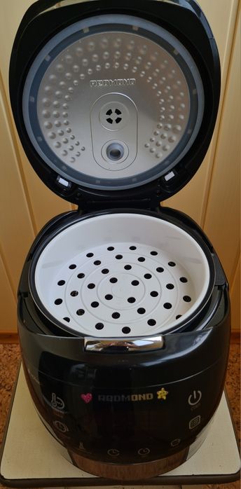 мультиварка REDMOND RMC-M90.