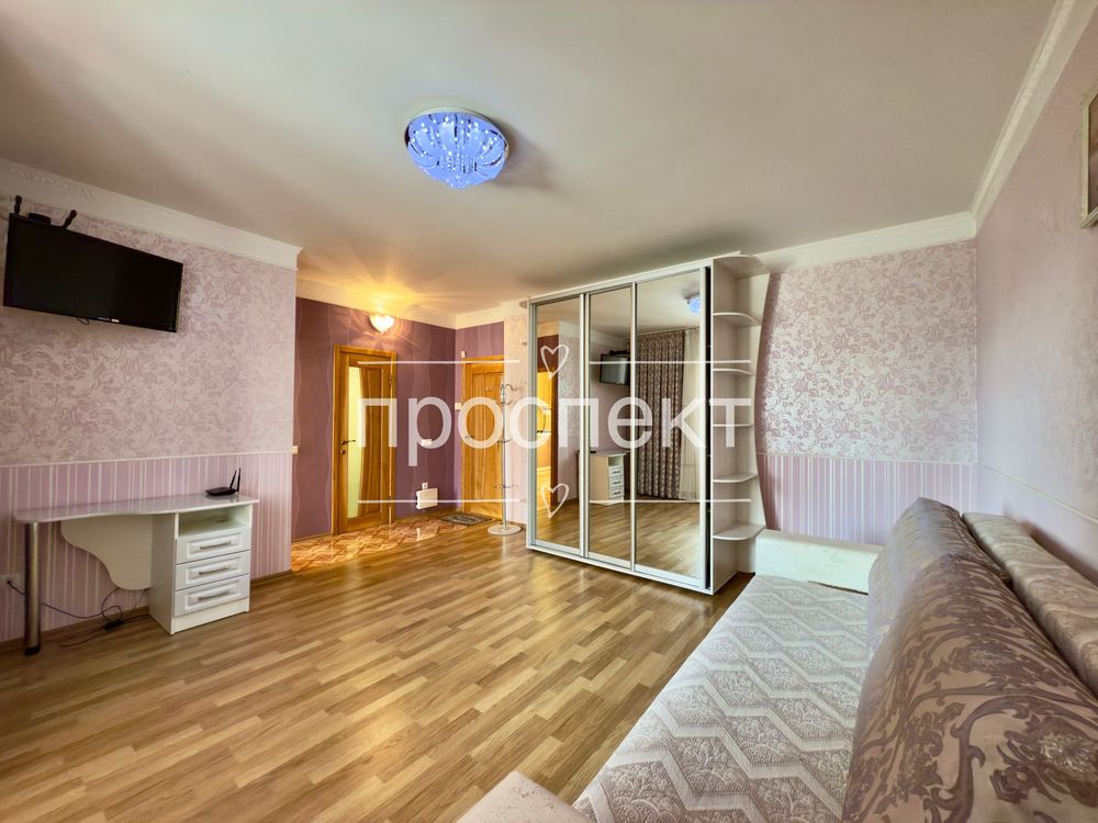 Продаж 1 кімн. квартири з ремонтом вул. Воскресенська ( Центр).