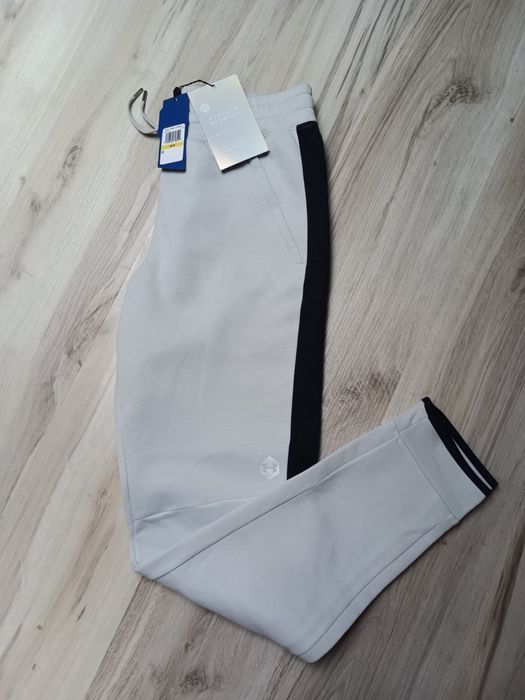 Spodnie dresowe bawełniane męskie under armour celliant rozmiar m