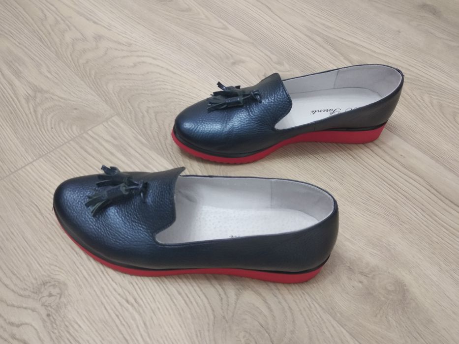 Продам майже нові шкіряні лофери Mio Parenti