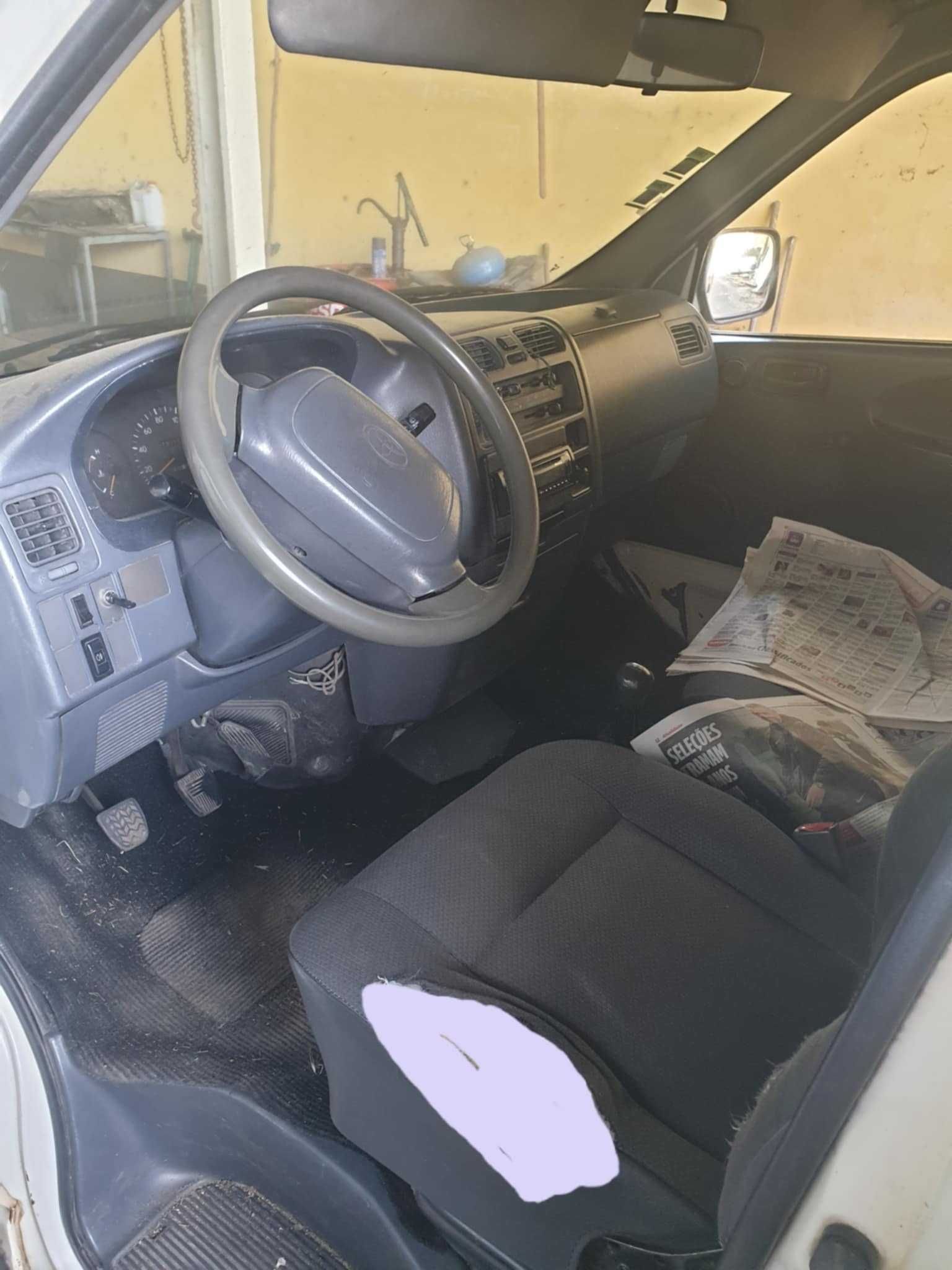 toyota hiace de 3 lugares com 900 mil km