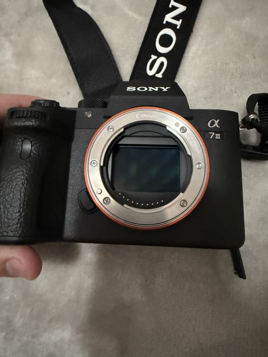 Sony A7III + Objetiva de Kit + Acessórios