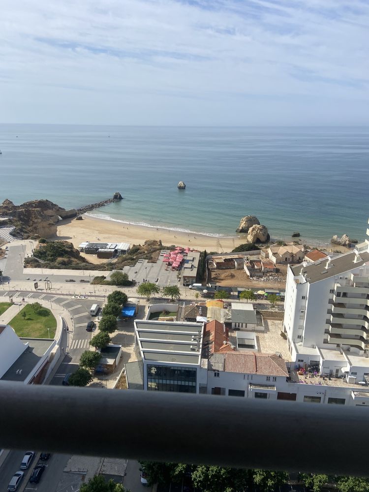 FÉRIAS Praia da Rocha - T0 com piscina, Ac, estacionamento e internet