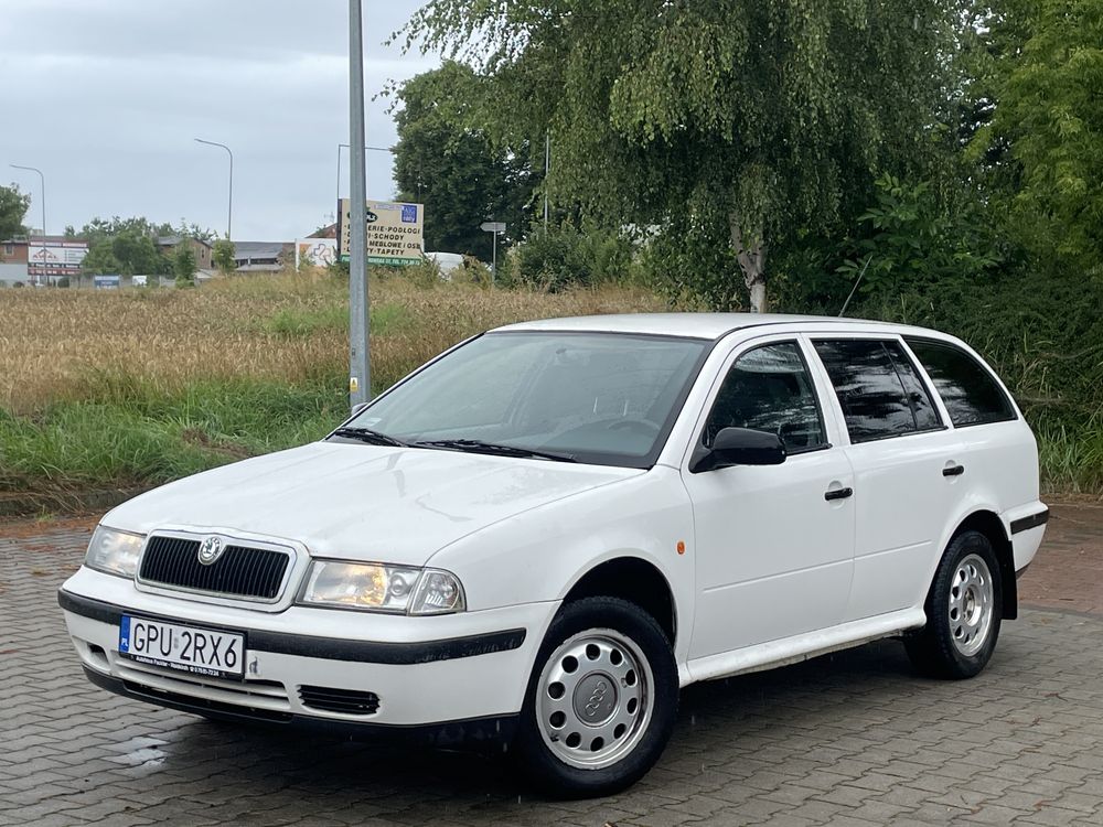 99r Skoda Octavia I 1.6ben 100KM kombi Salon Polska