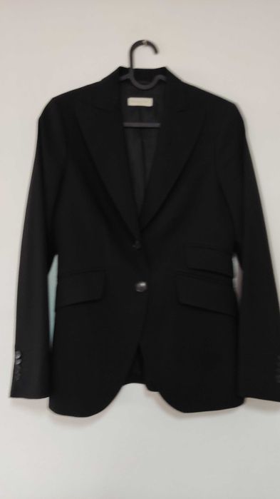 Blazers e blusões em tecido e em pele