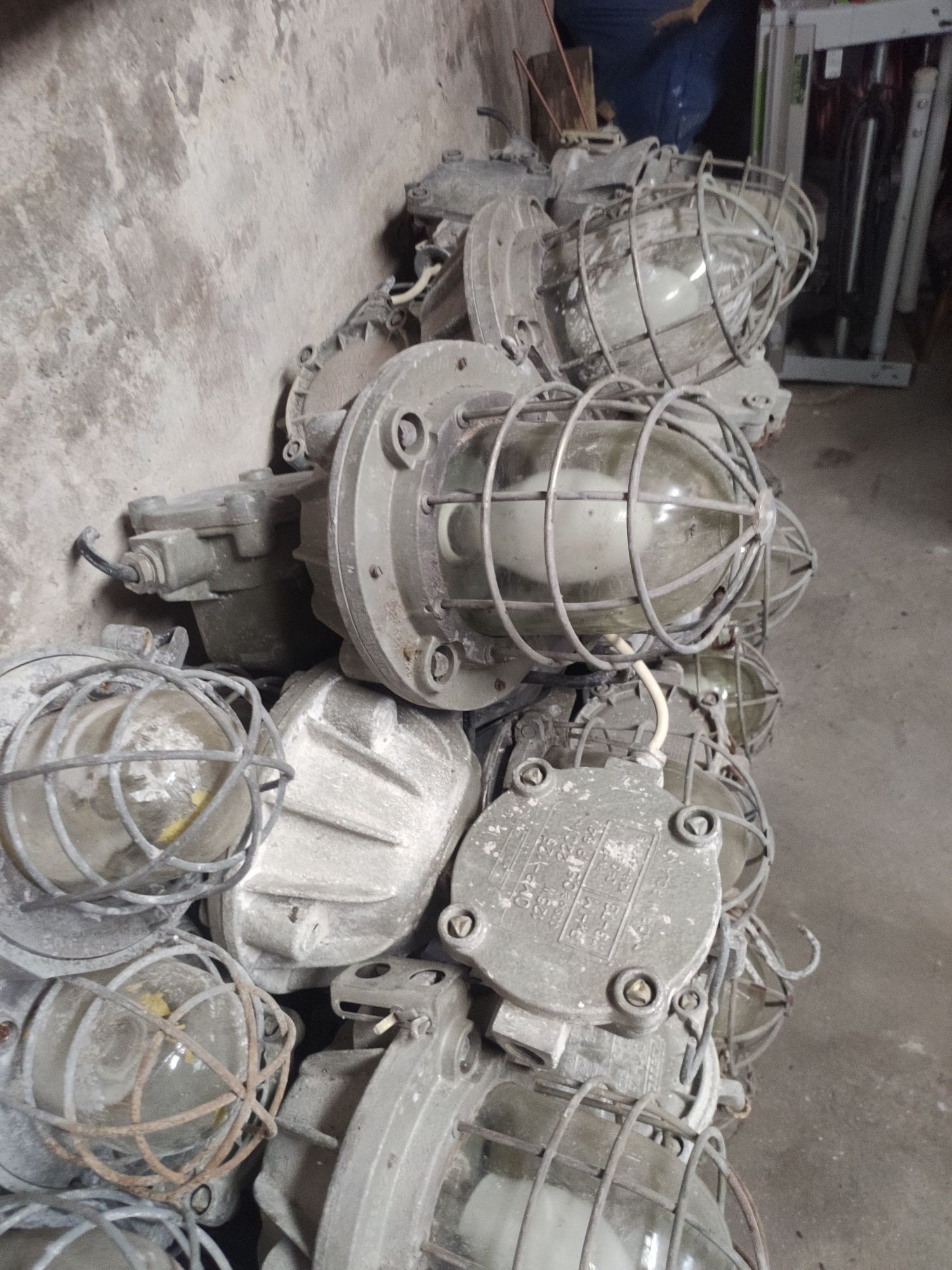 Lampy loftowe do oryginalnego rustykalnego wnetrza
