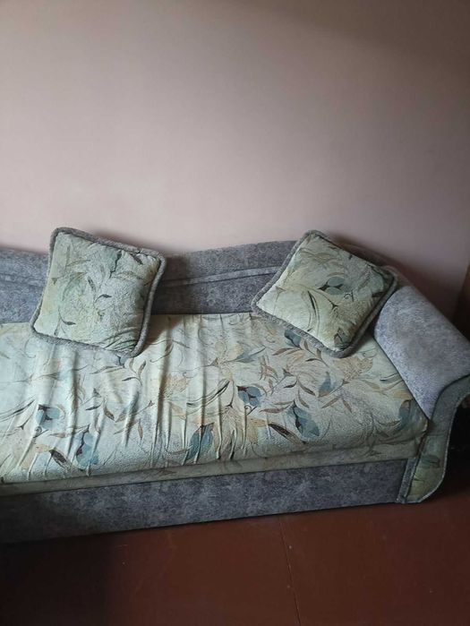 Диван б/У, кутовий, розкладний.
