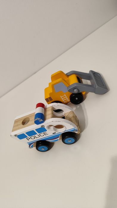 Zestaw drewniane autka samochody 2szt  policja koparka daffi melissa&d