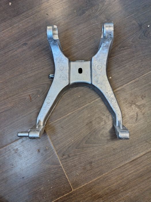 Nowa podstawa centralna stopka aluminium MZ ETZ 150 251